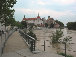 mobiler HW-Schutz Donaukai bei Hochwasser 2005