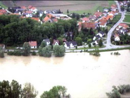 Die Donau bei Wackerstein während des Pfingsthochwassers
