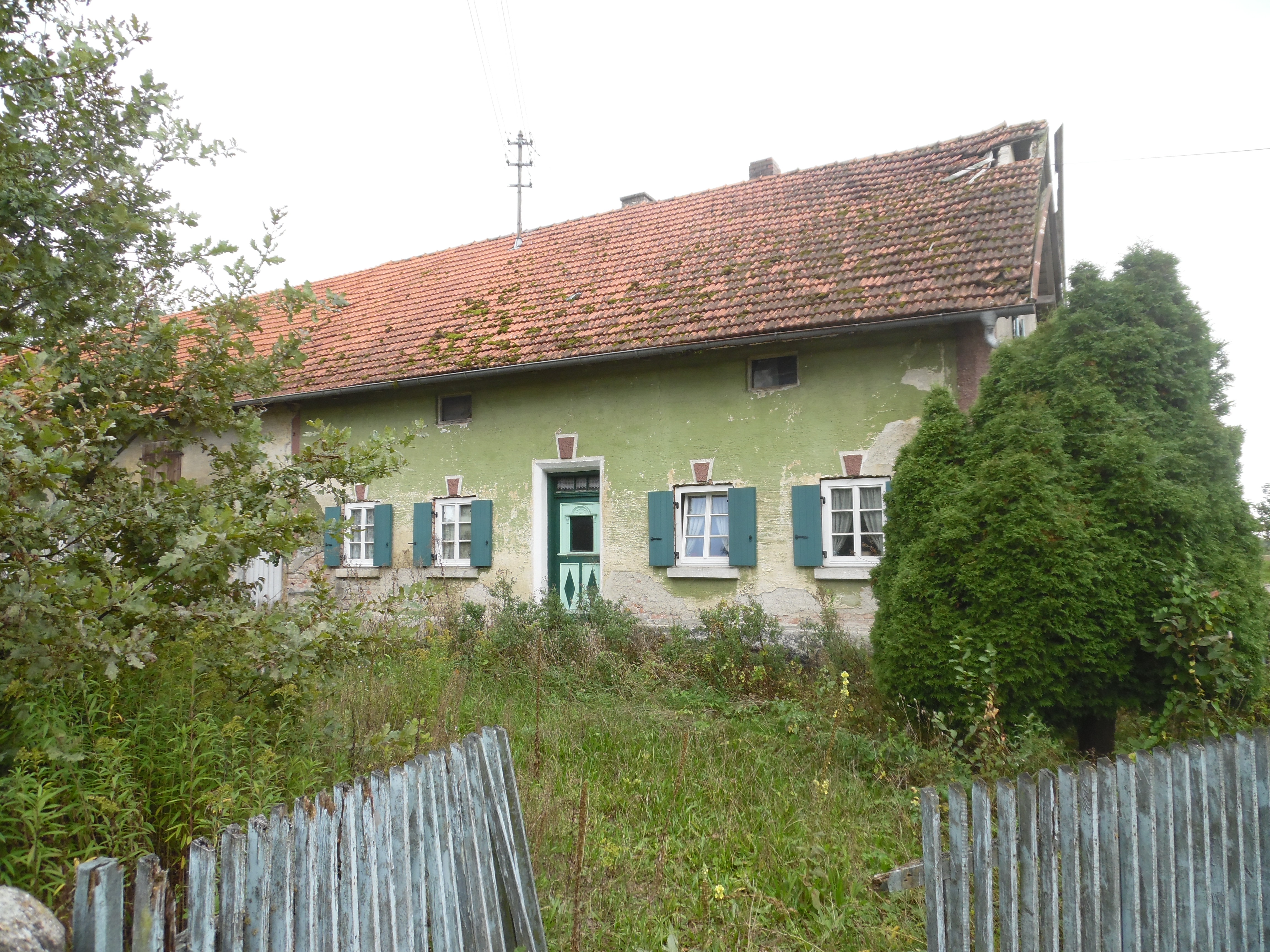 alter Bauernhof in Moos vor dem Abriss alter Bauernhof in Moos vor dem Abriss