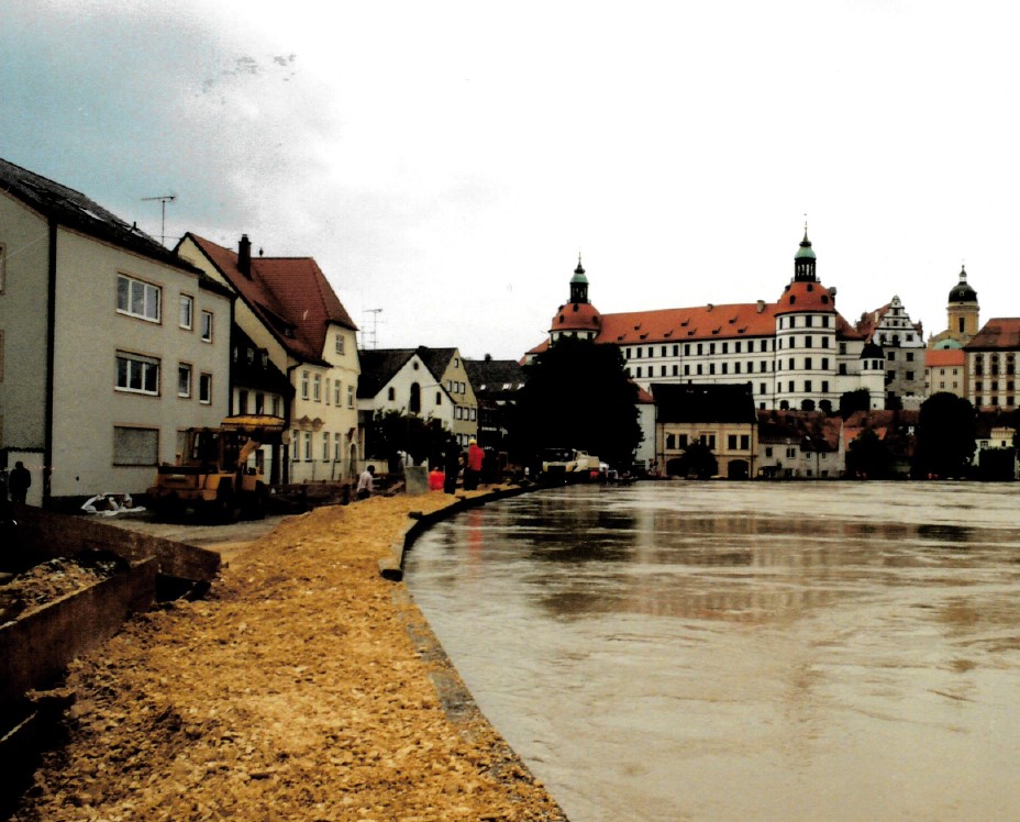 Donaukai während des Pfingsthochwassers 1999