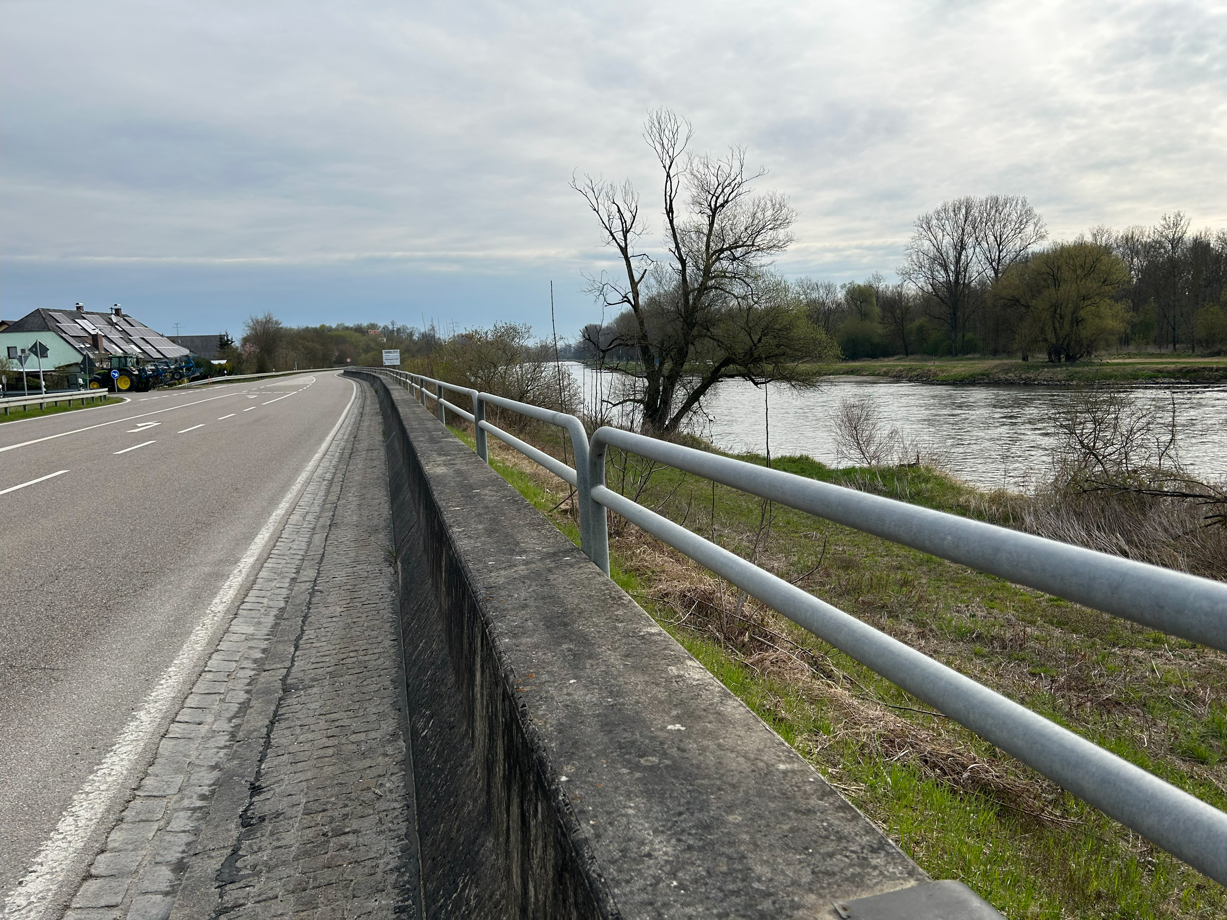 Hochwassermauer in Wackerstein