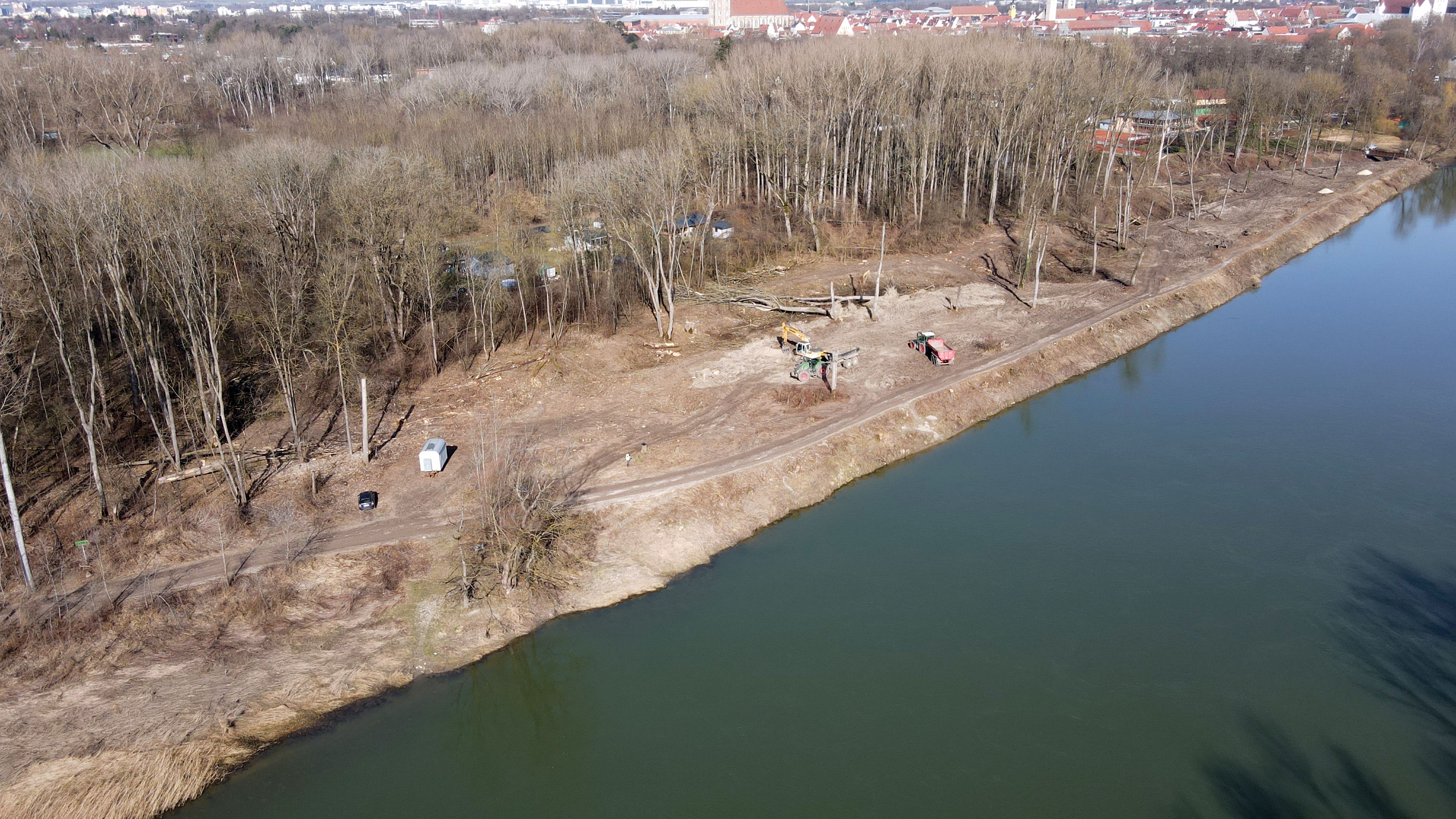 Projektgebiet vor der Uferrenaturierung im Februar 2024