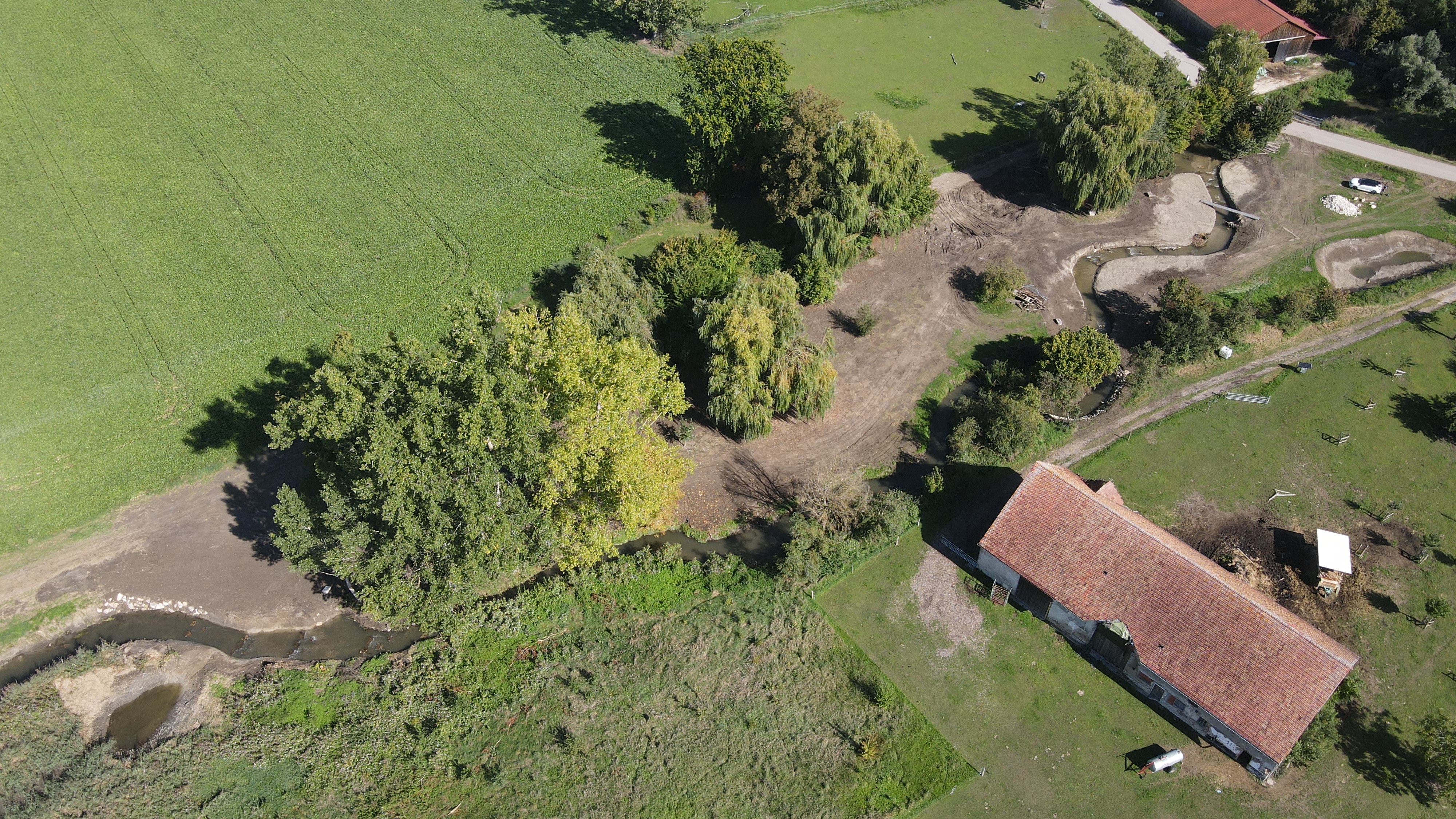 Situation nach dem Umbau: abgetragene Wehranlage, renaturierter Altbach und verfüllter Triebwerkskanal (03.09.2025)