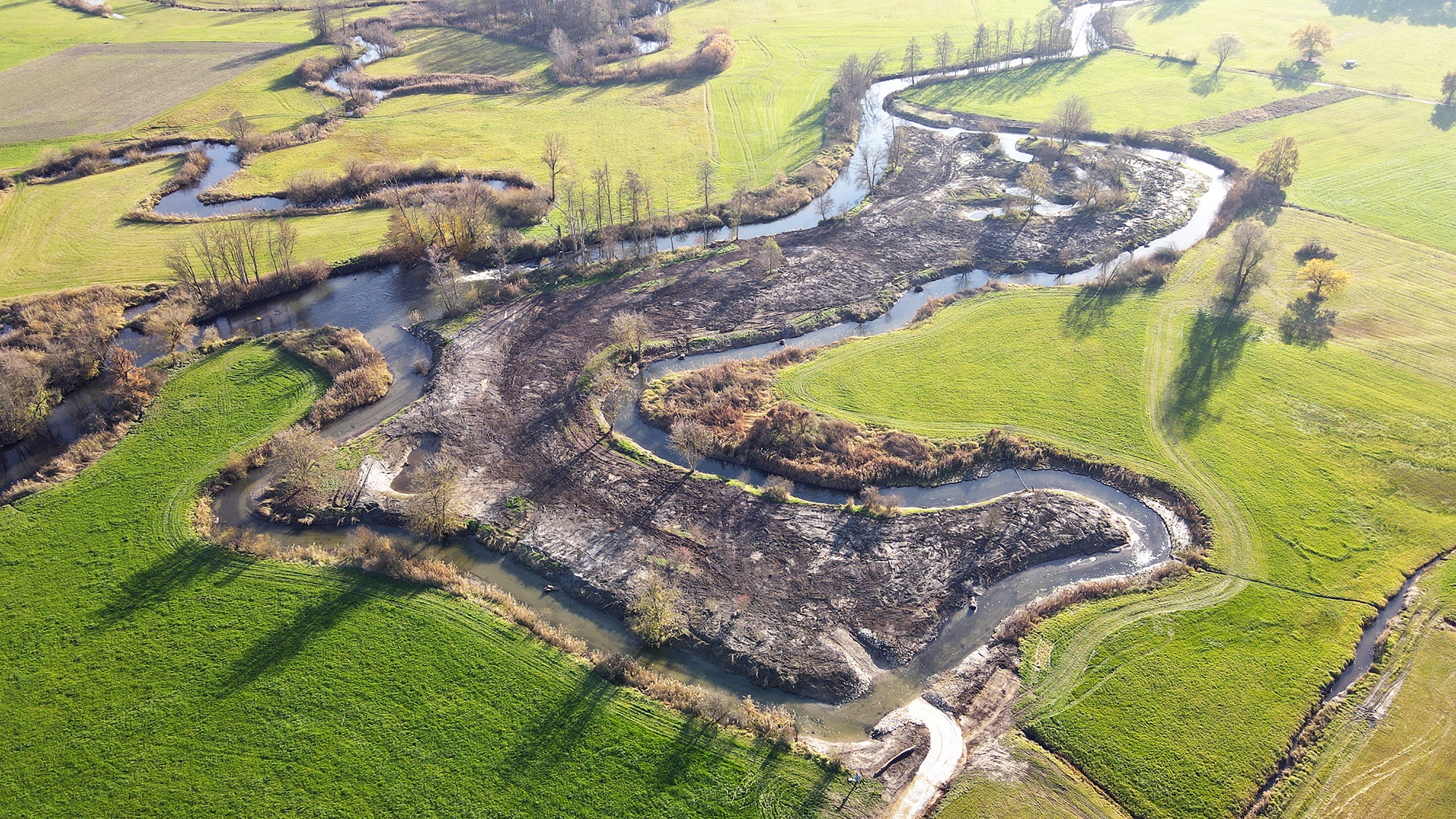 Als permanent durchströmtes Seitengewässer umgebautes Paaraltgewässer (15.11.2022) Als permanent durchströmtes Seitengewässer umgebautes Paaraltgewässer (15.11.2022)